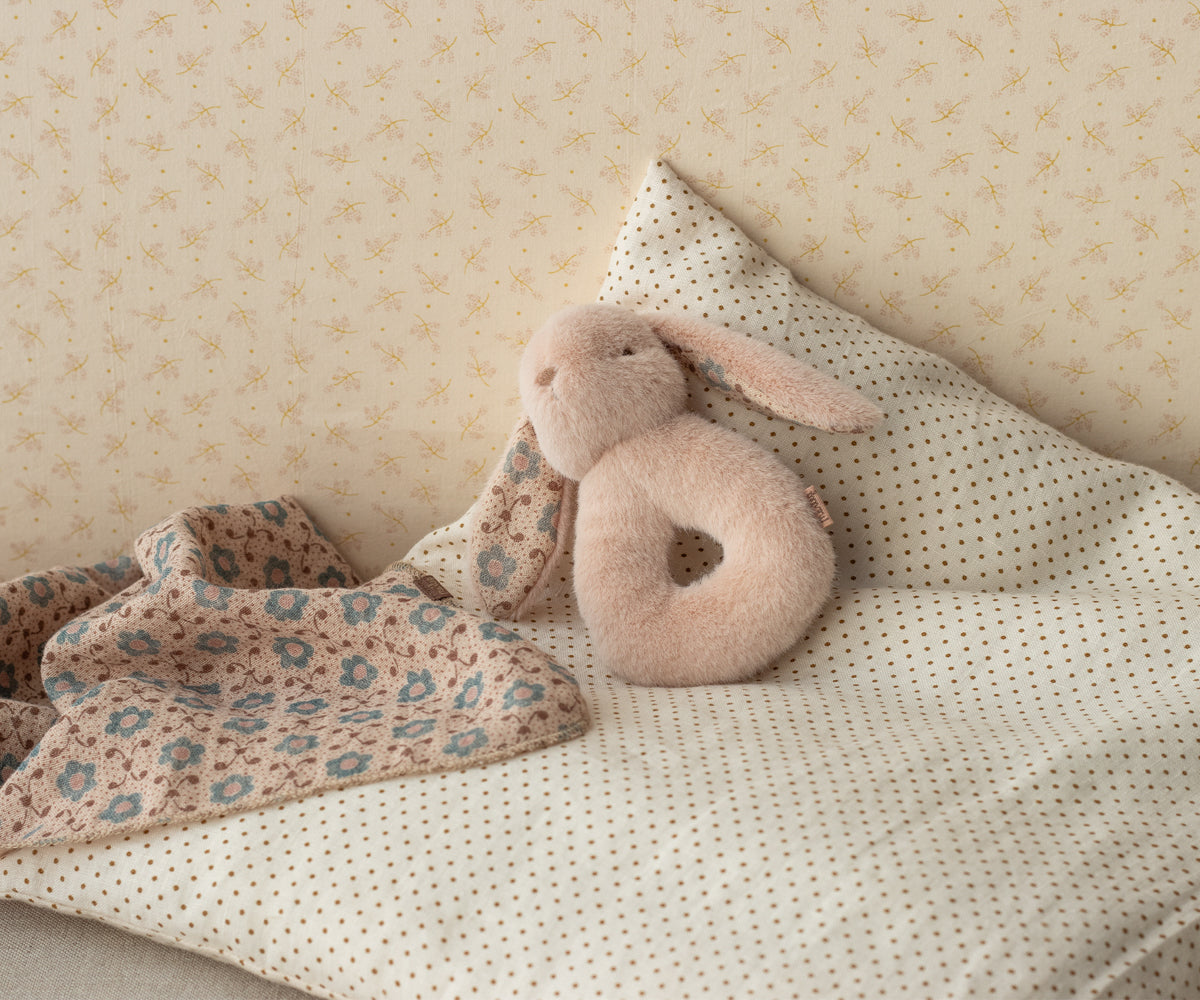Rabbit Rattle and Muslin Set, Powder