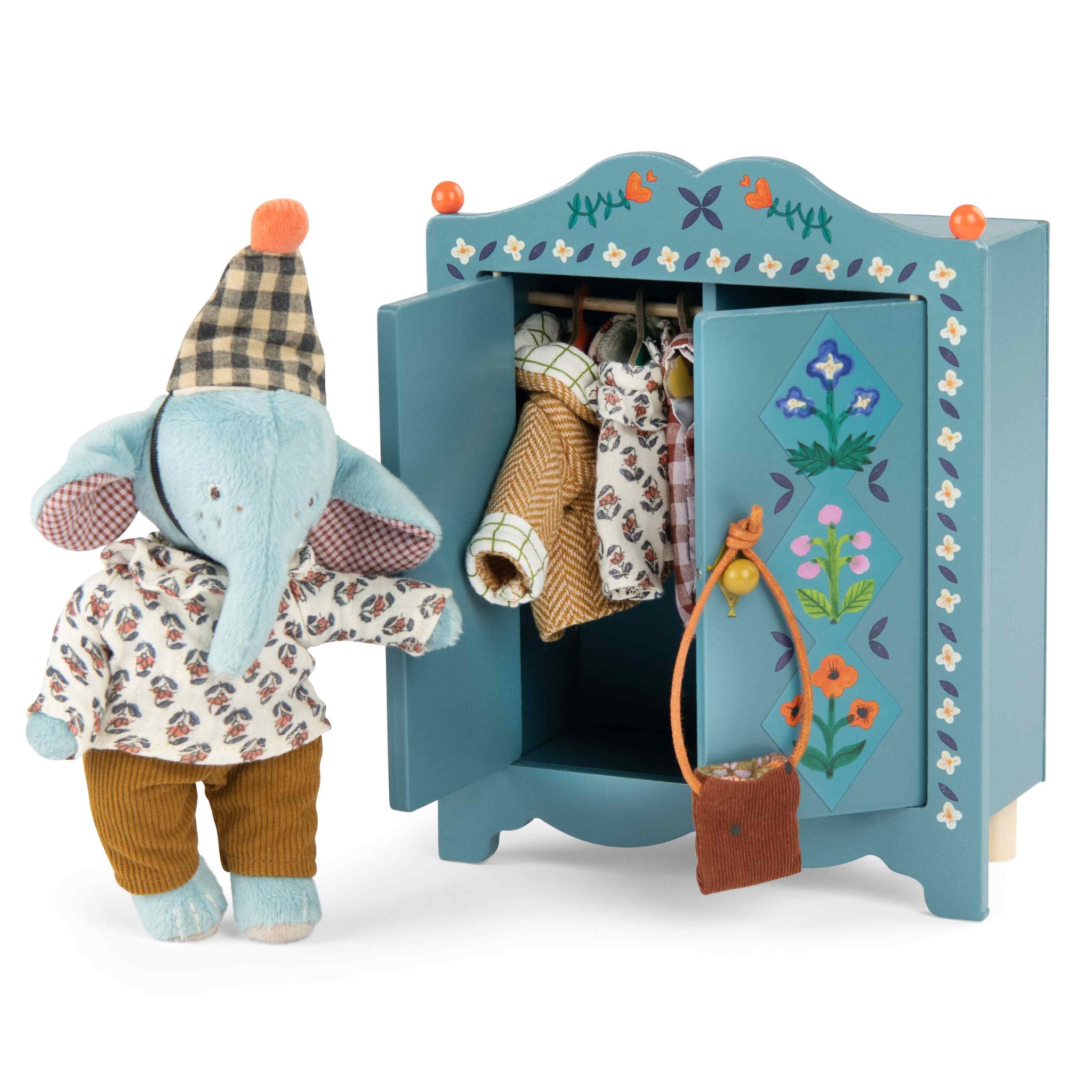 Wooden wardrobe, Minouchkas