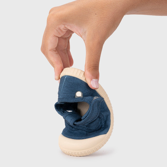 Open canvas shoes barefoot concept, Marino