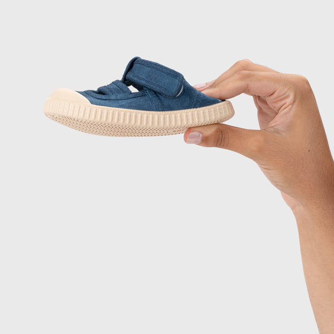 Open canvas shoes barefoot concept, Marino