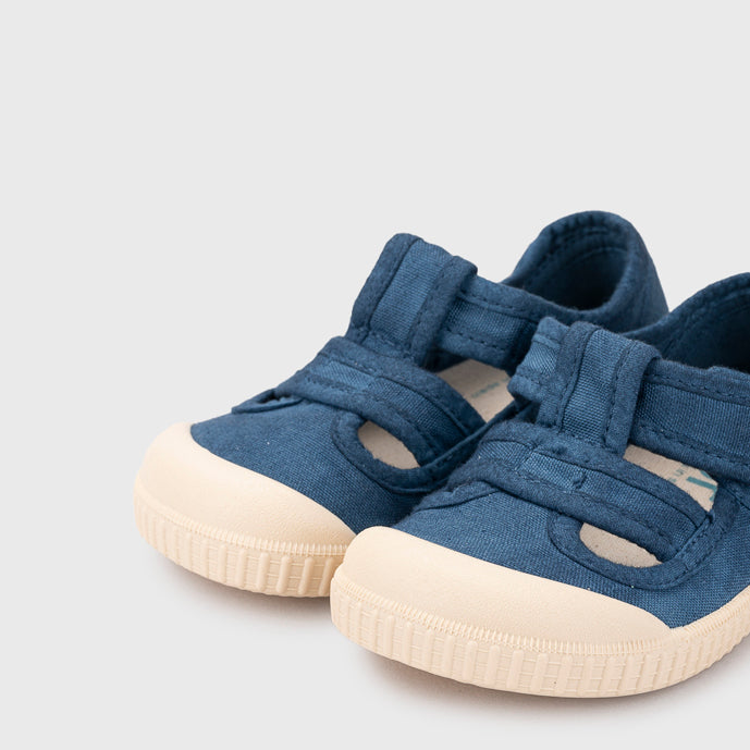 Open canvas shoes barefoot concept, Marino