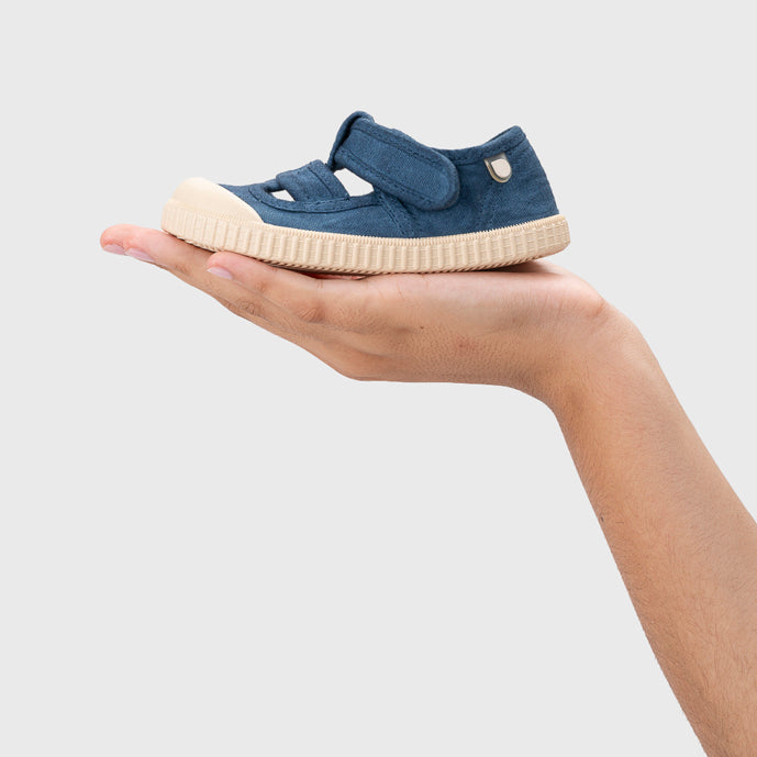 Open canvas shoes barefoot concept, Marino