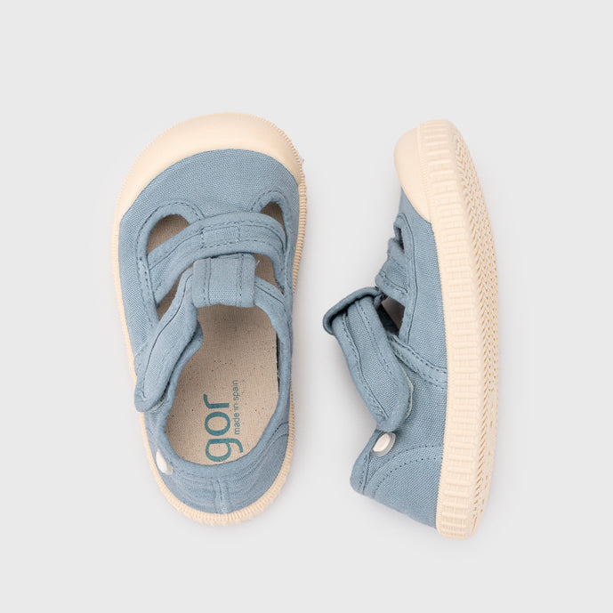 Open canvas shoes barefoot concept, Ocean