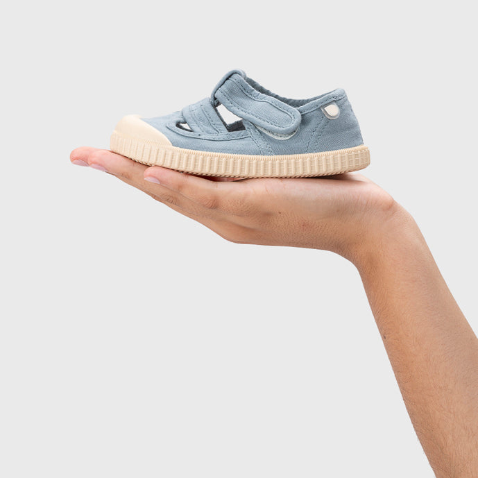 Open canvas shoes barefoot concept, Ocean