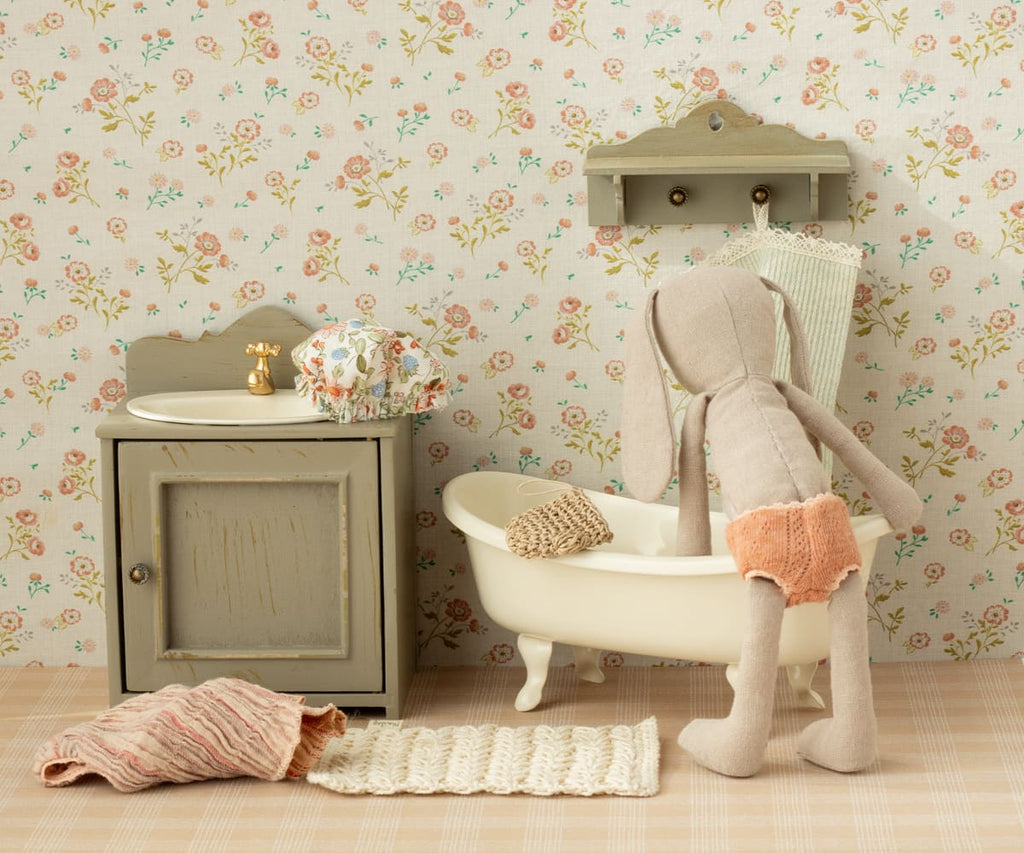 Miniature wellness set