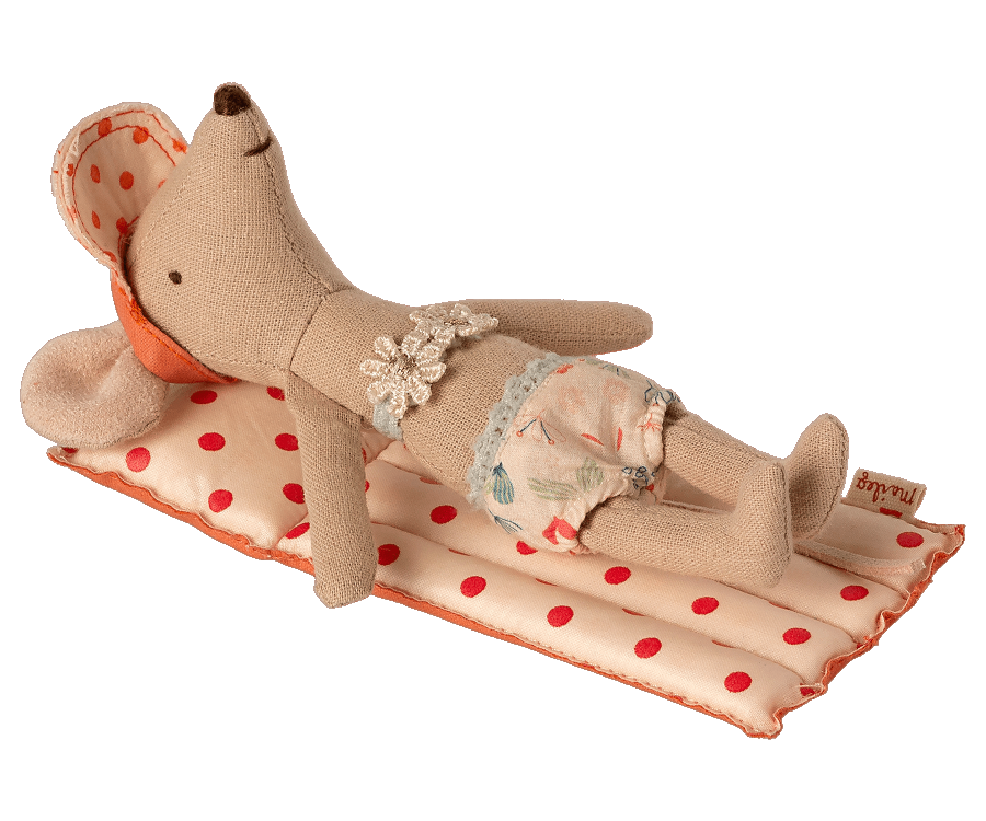 Red dot air mattress, Topo