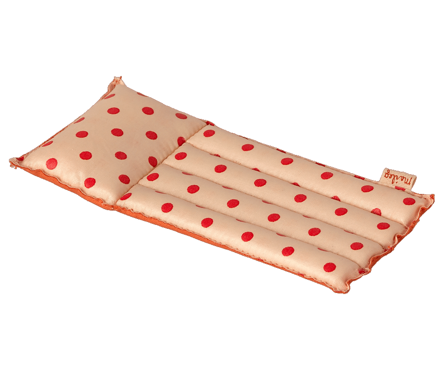 Red dot air mattress, Topo