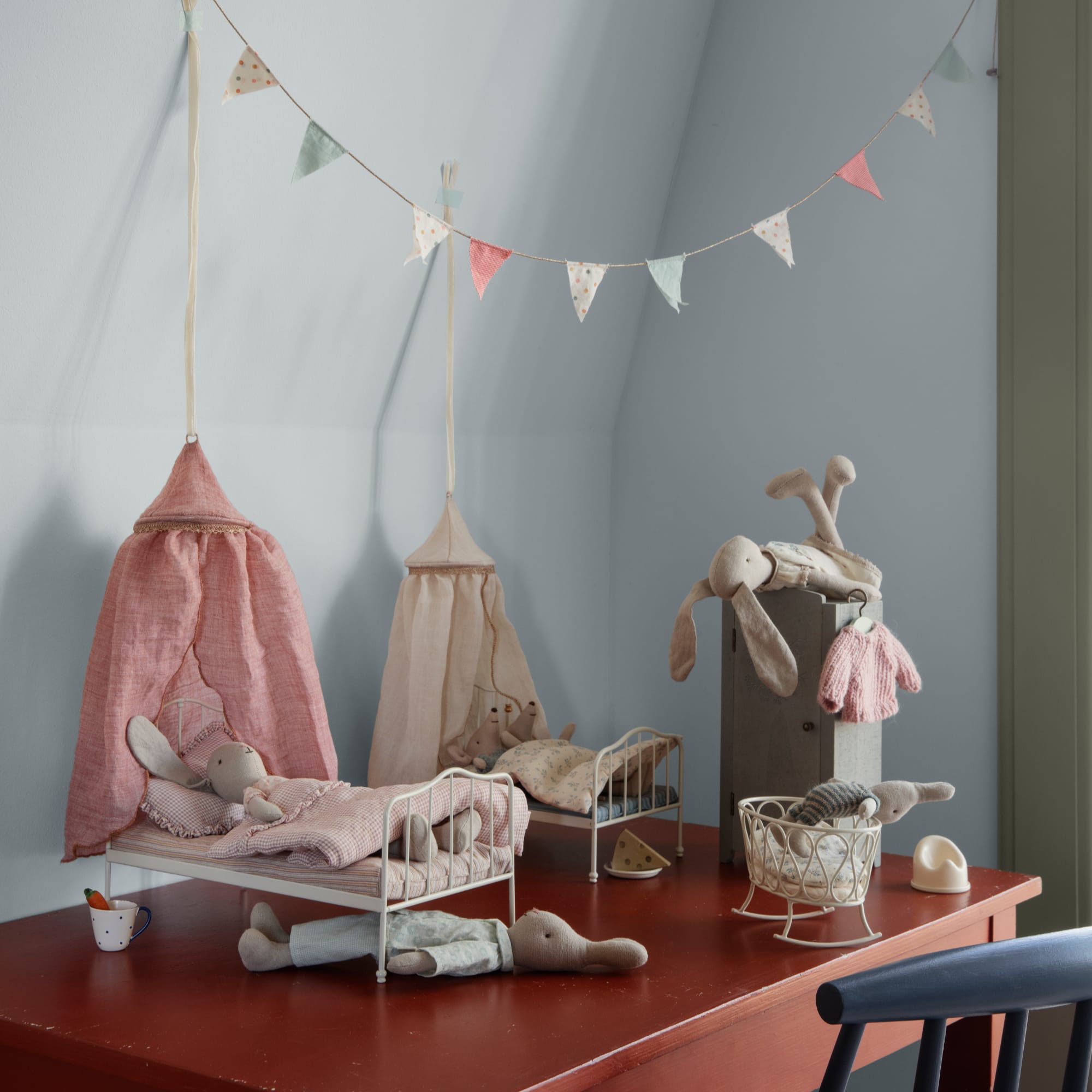 Miniature bed canopy Cream