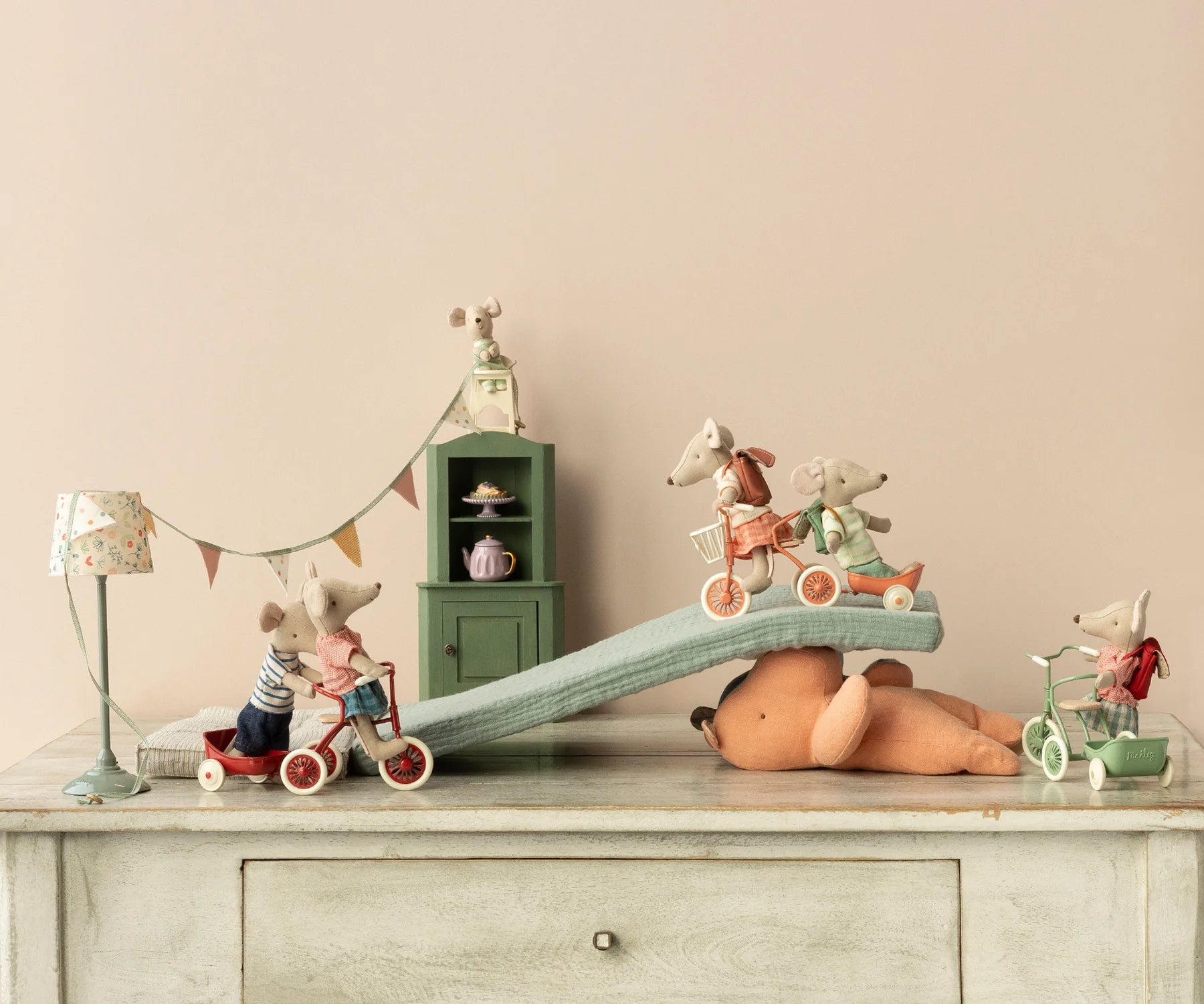 Mouse tricycle, Coral