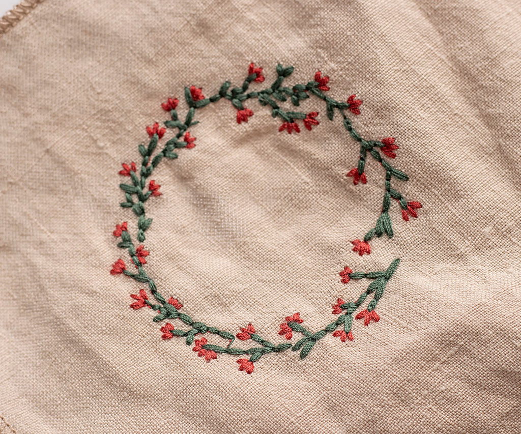Embroidered Linen Napkin - Christmas, Wreath
