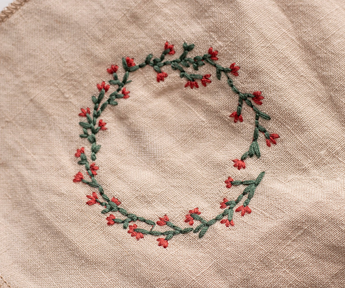 Embroidered Linen Napkin - Christmas, Wreath