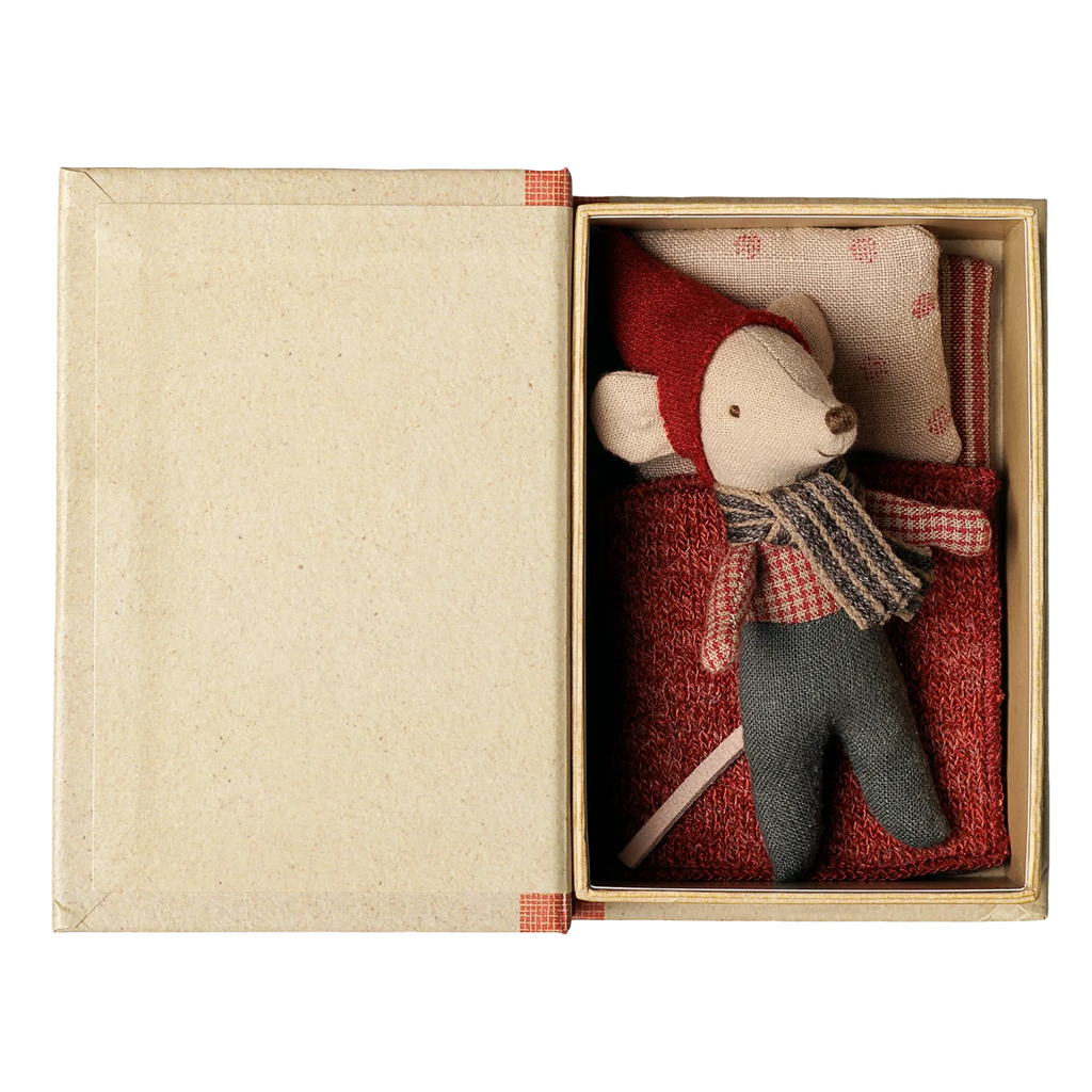 Christmas mouse, Baby in book