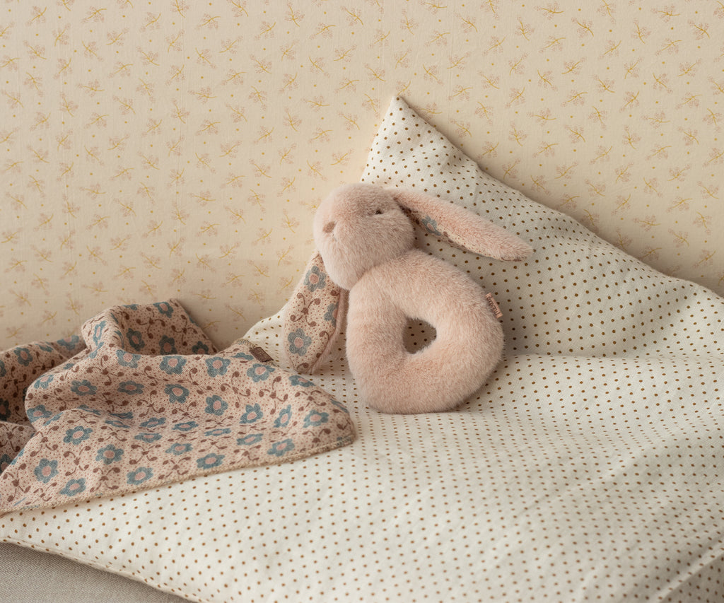 Rabbit Rattle and Muslin Set, Powder