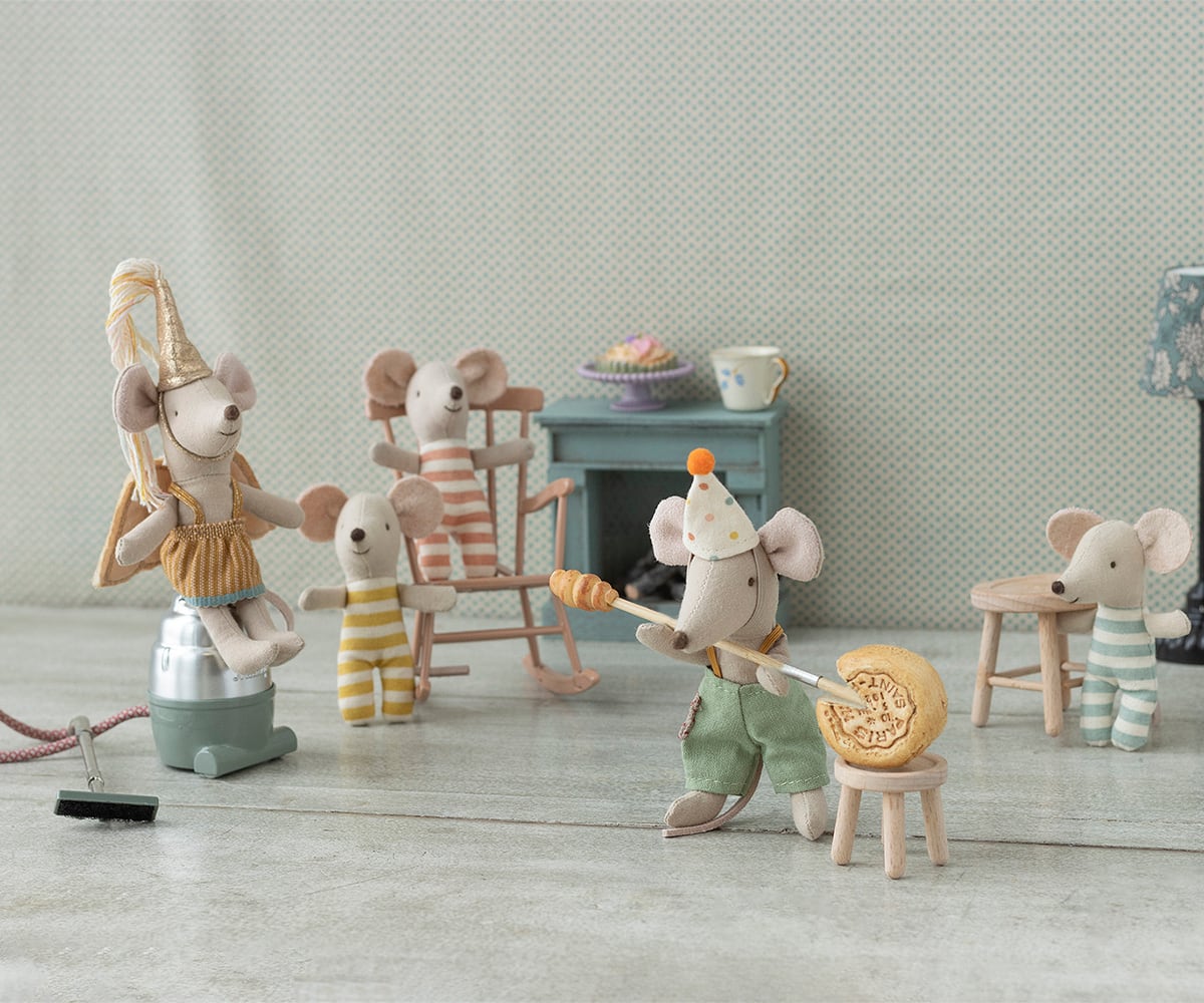 Clothes for mouse little sister in suitcase, Fairy