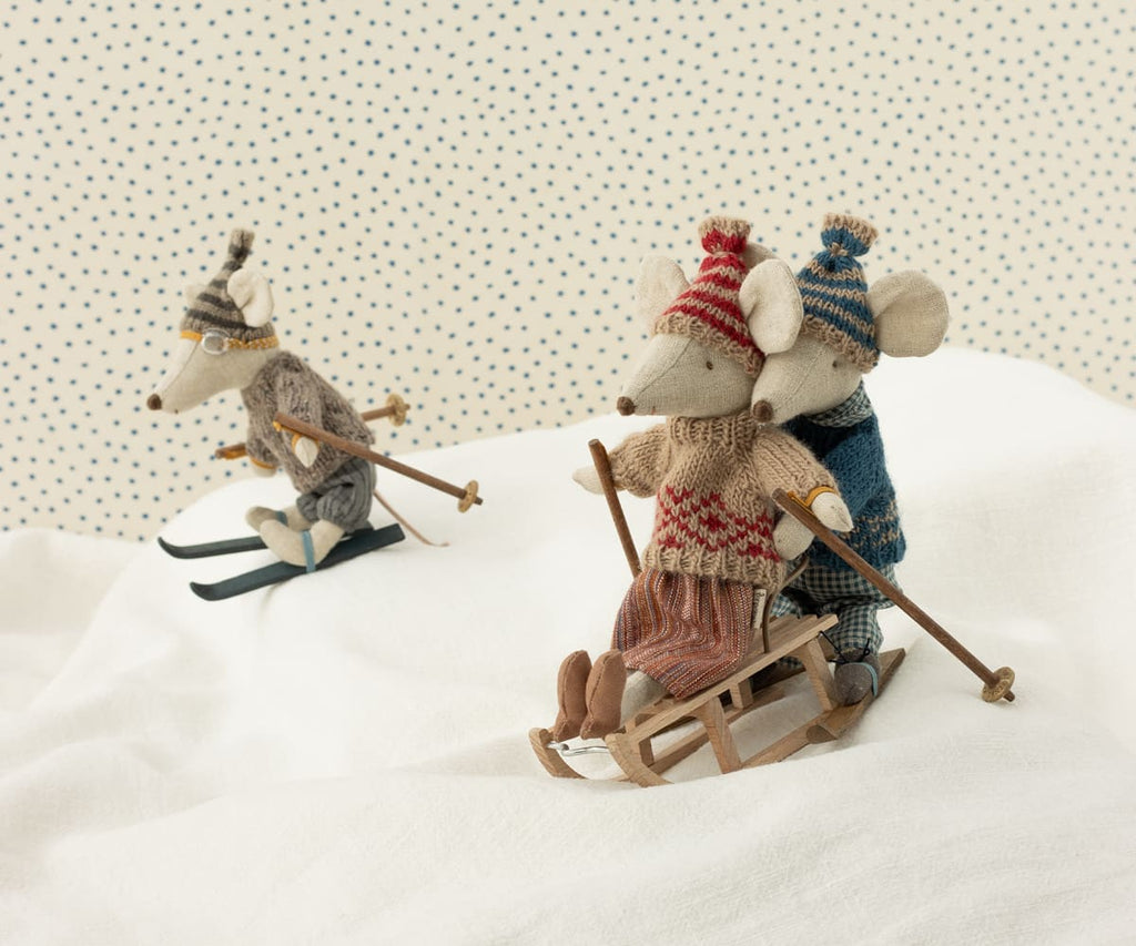 Vestiti per topo mamma, Maglione e cappello