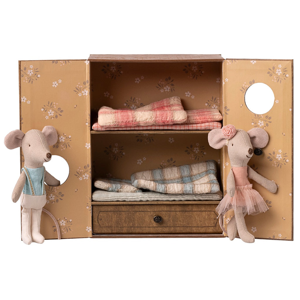 Ballet mice in dance studio, Little sister and brother