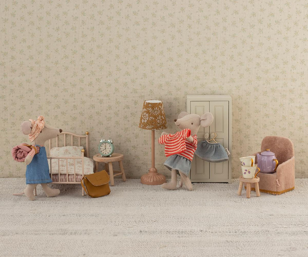 Topo escursionista rosa, Sorella maggiore