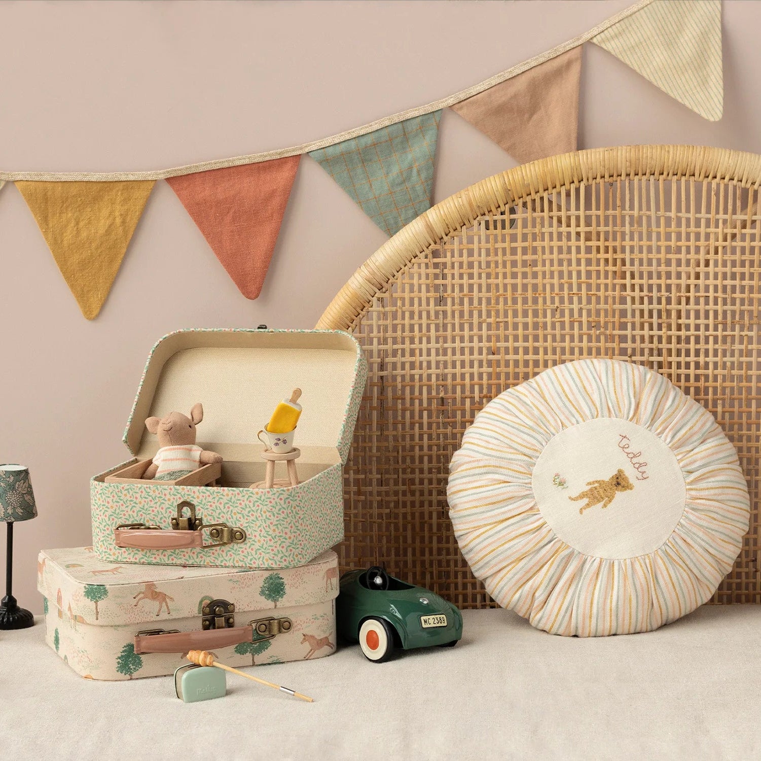 Small round cushion, Striped bear 