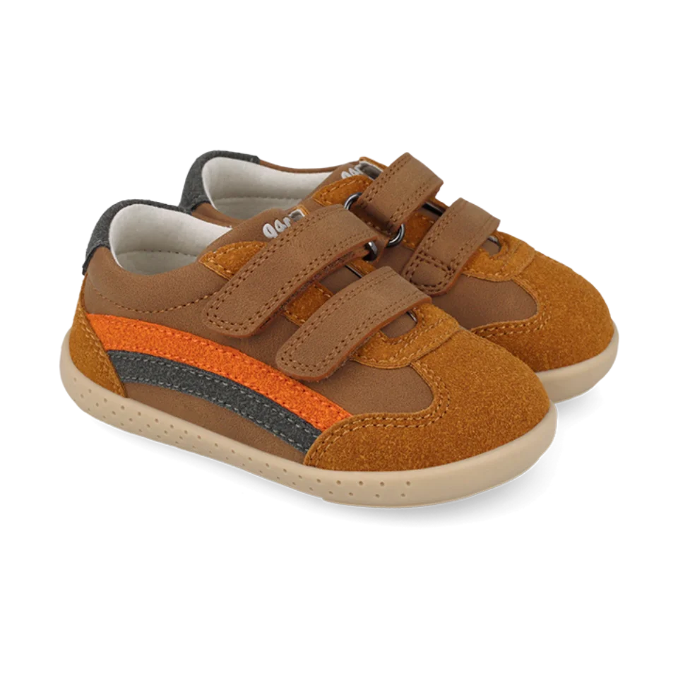 Sneakers barefoot leggere in pelle marrone e arancione
