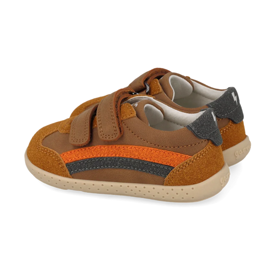 Sneakers barefoot leggere in pelle marrone e arancione