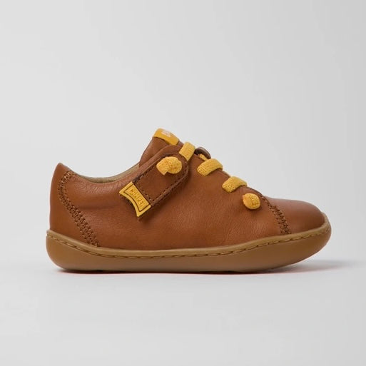 Scarpe in pelle marrone, Peu
