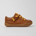 Scarpe in pelle marrone, Peu