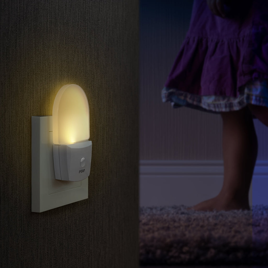 Night light with twilight sensor