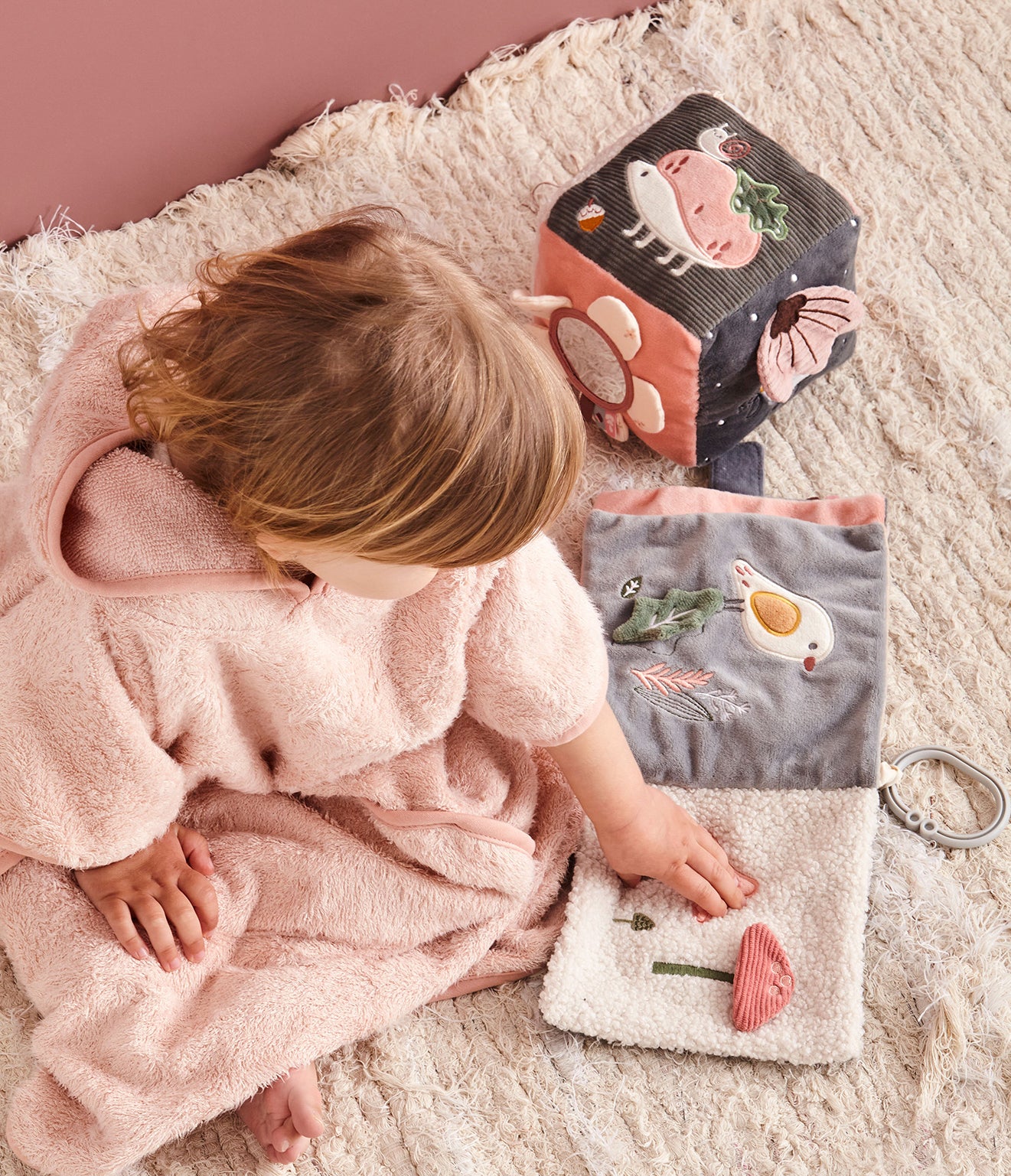 Libro attività in tessuto, Dalia