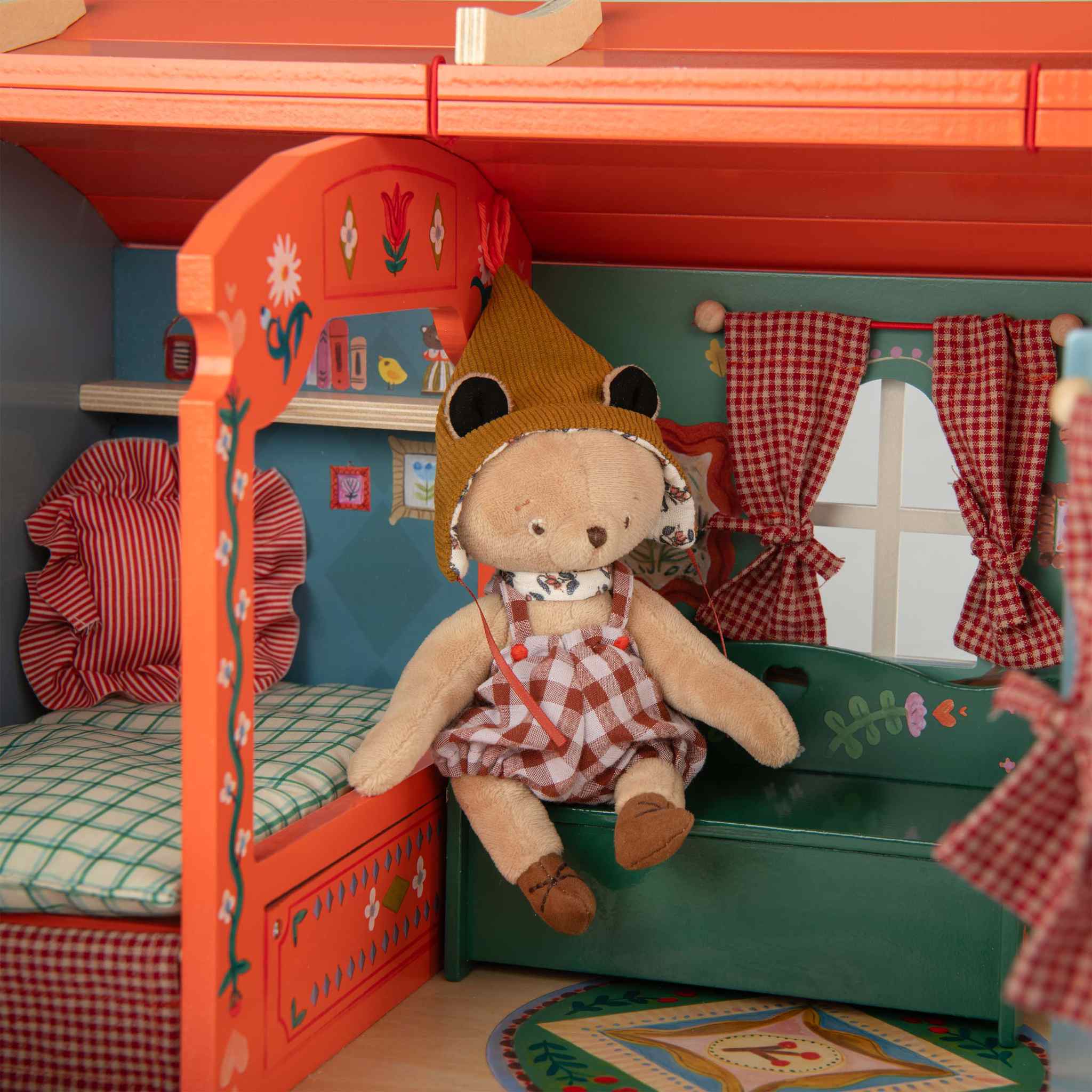The big wooden caravan, Minouchkas