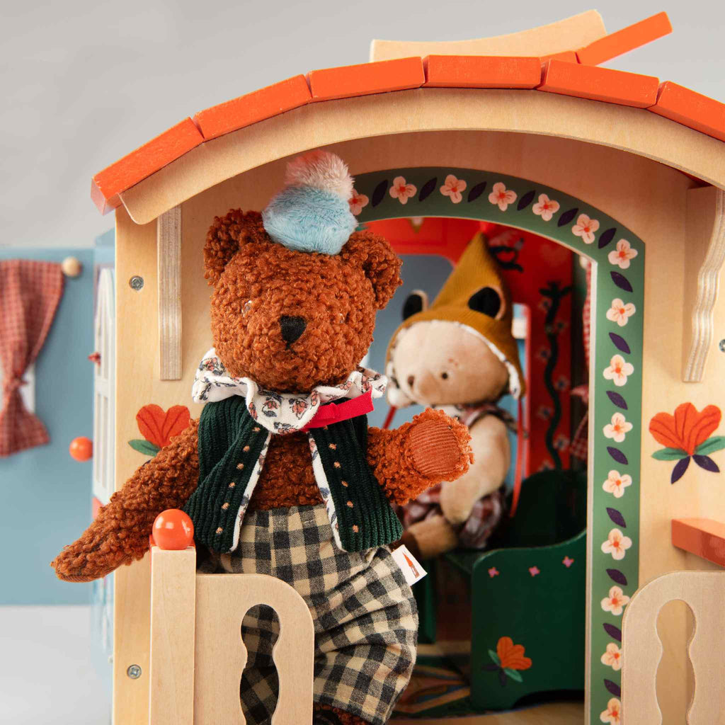 The big wooden caravan, Minouchkas