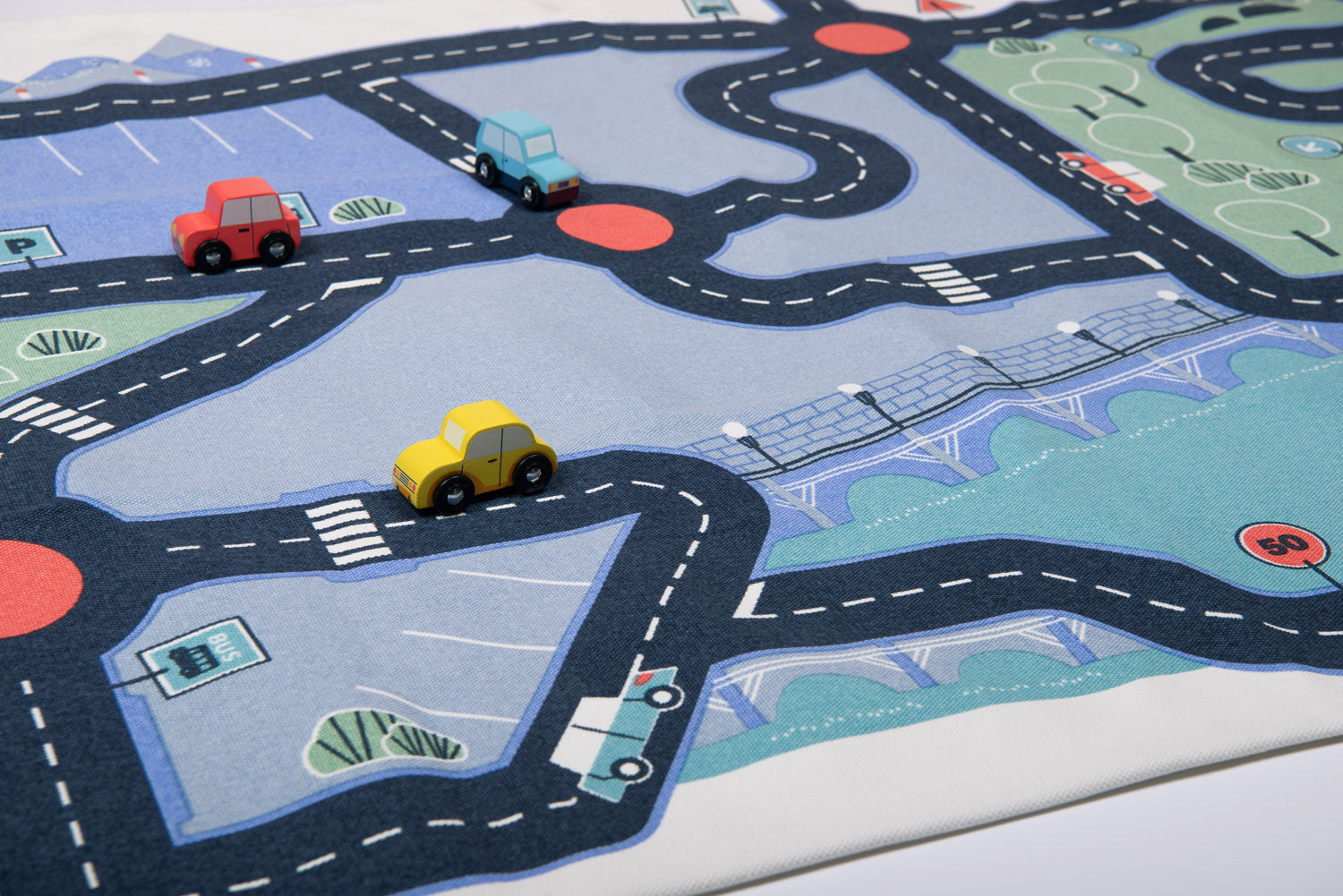 Circuit carpet for toy cars
