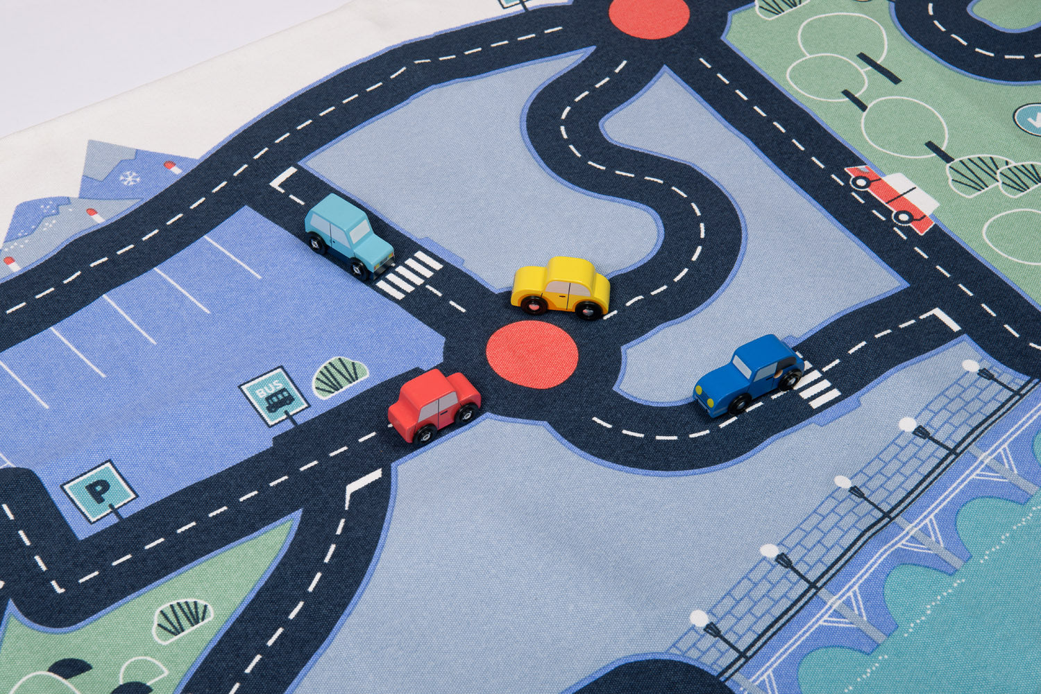Circuit carpet for toy cars