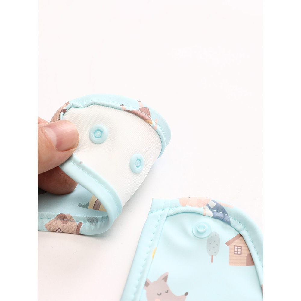 Bib with front pocket, Three little pigs