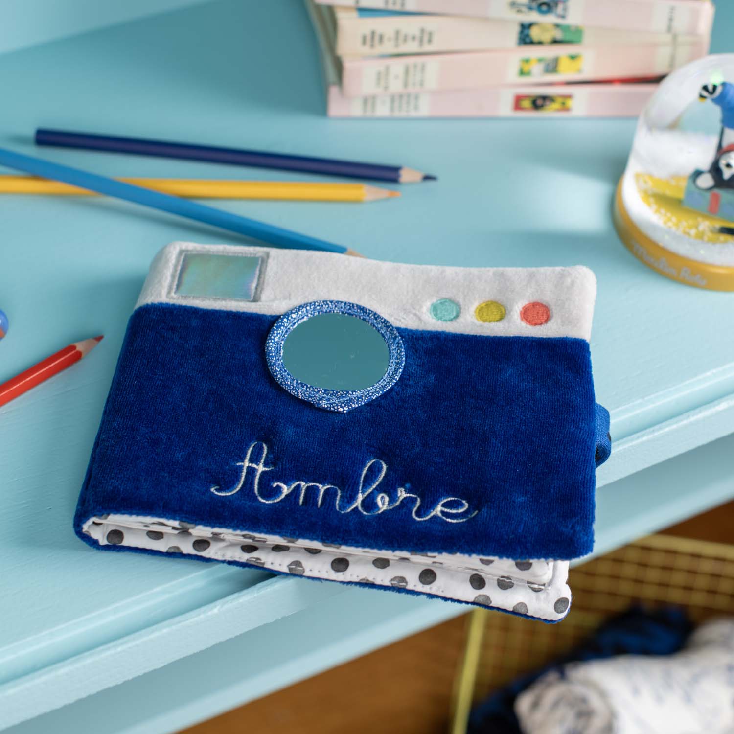 Fabric photo album, Camera