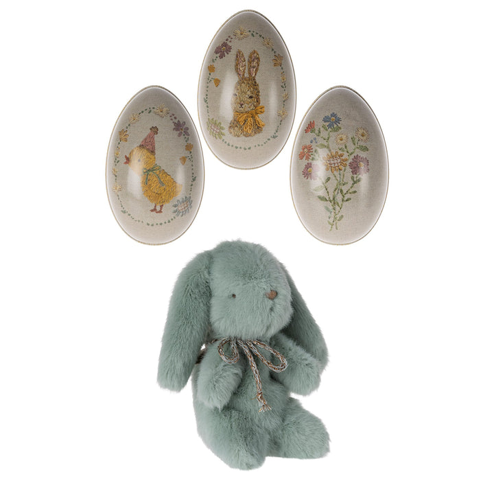 Coniglietto menta mini peluche con uovo di Pasqua in metallo