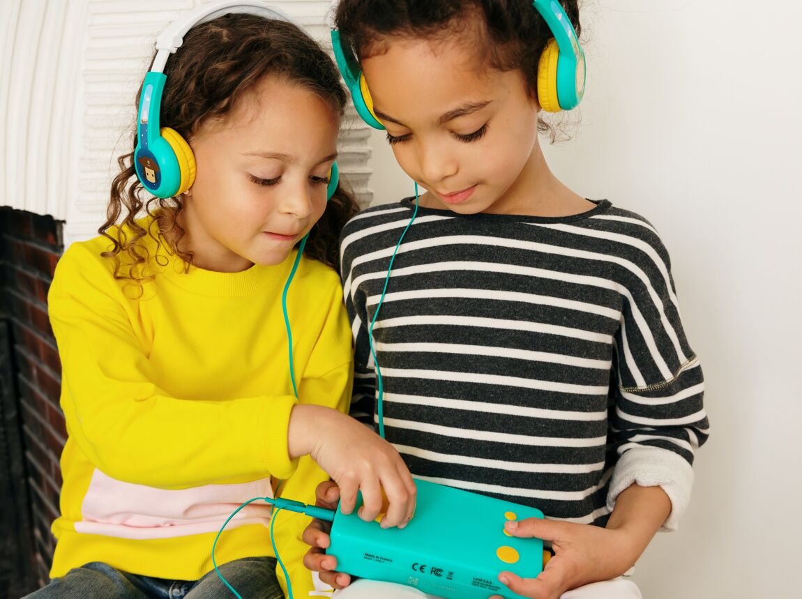 Octave foldable audio headphones
