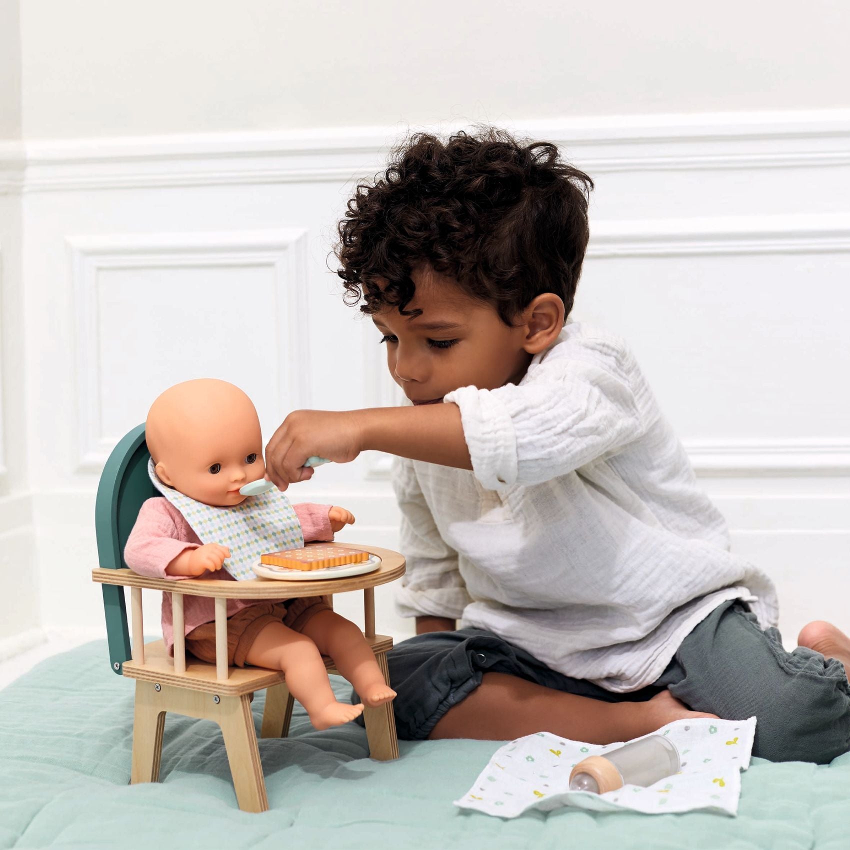 Mealtime set with accessories for dolls