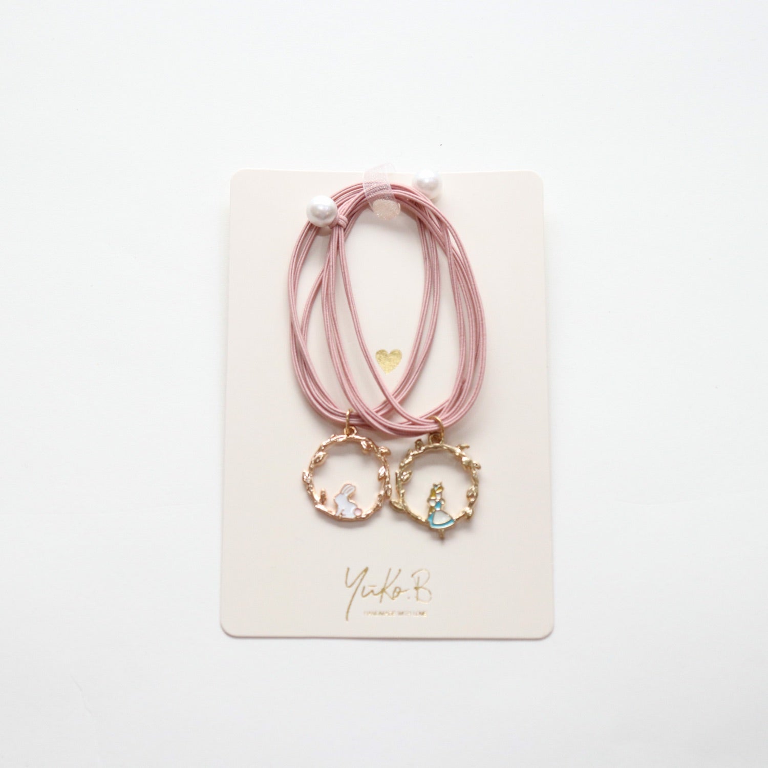 Hair elastics, Alice