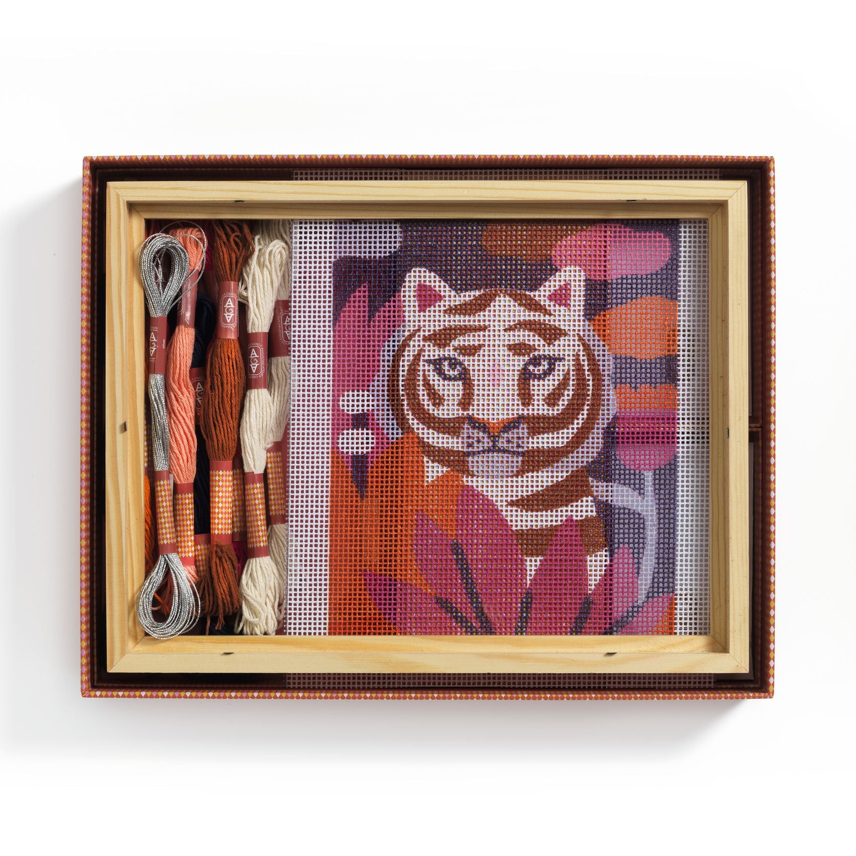 Atelier 64, Needlepoint
