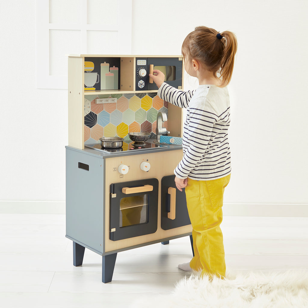 Cucina in legno, sonora e luminosa con accessori Mozaïc