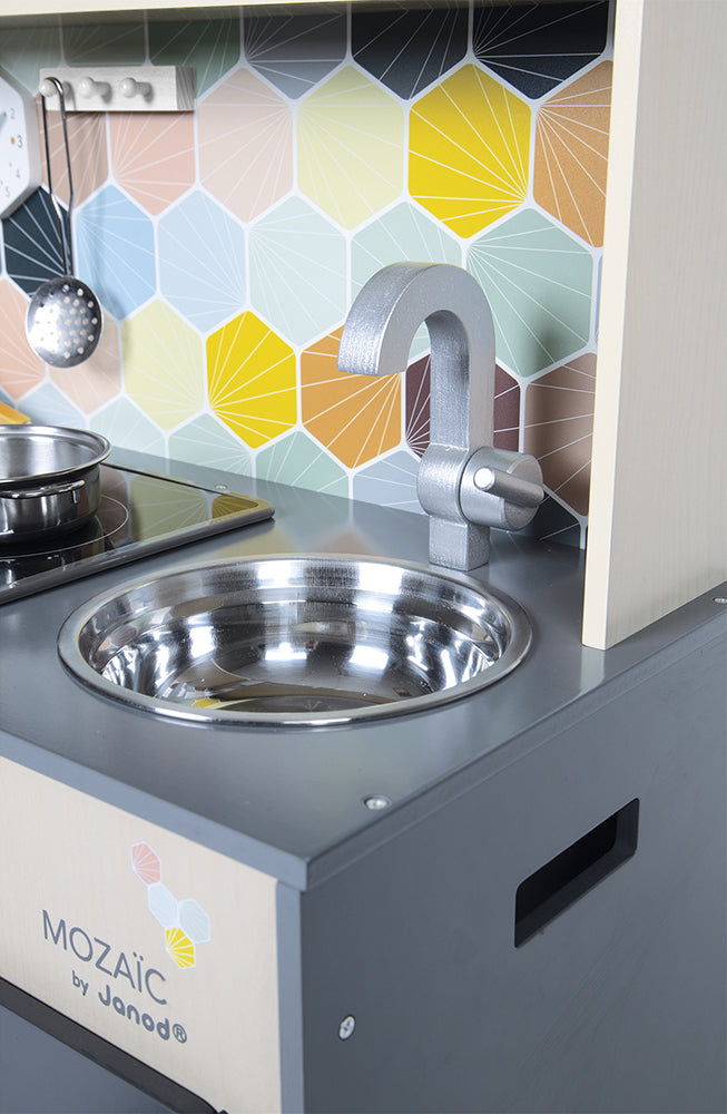 Cucina in legno, sonora e luminosa con accessori Mozaïc