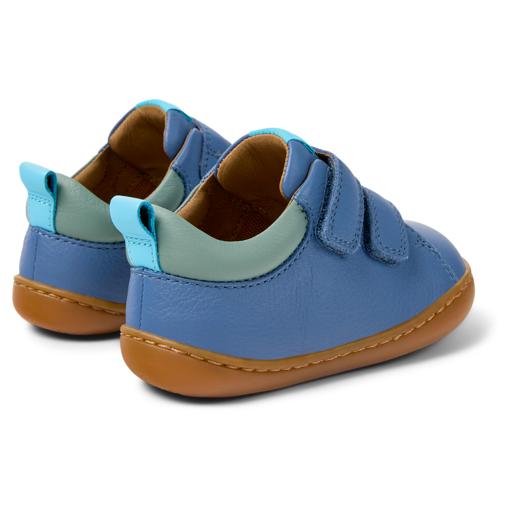 Blue leather shoes, Peu first steps