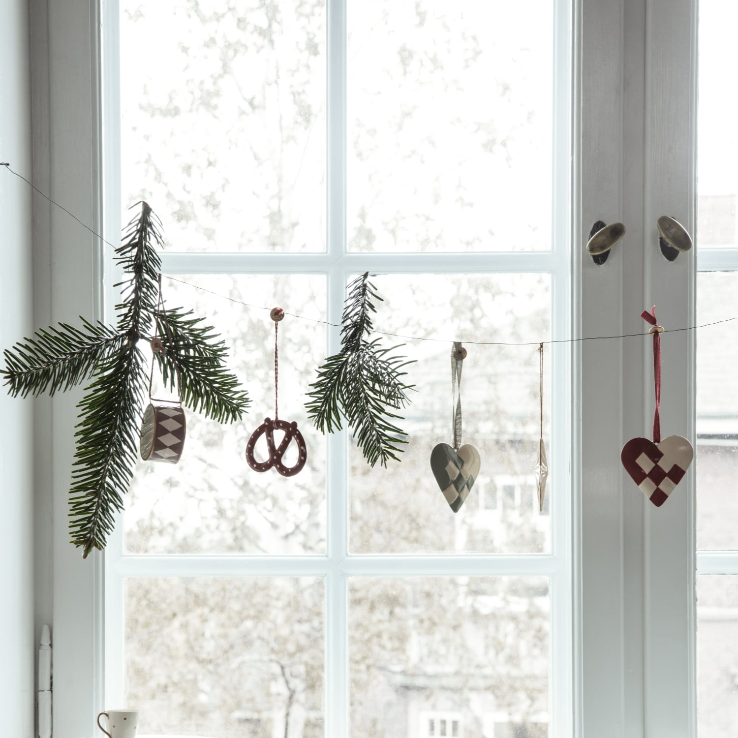 Metal Christmas ornament, small light purple drum