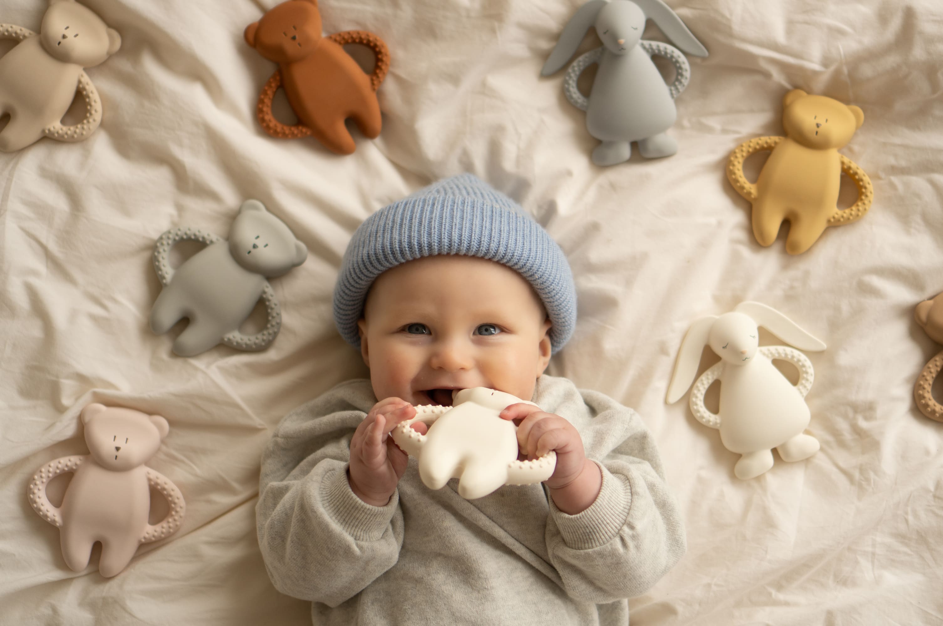 Organic natural rubber teether, Moonie cappuccino