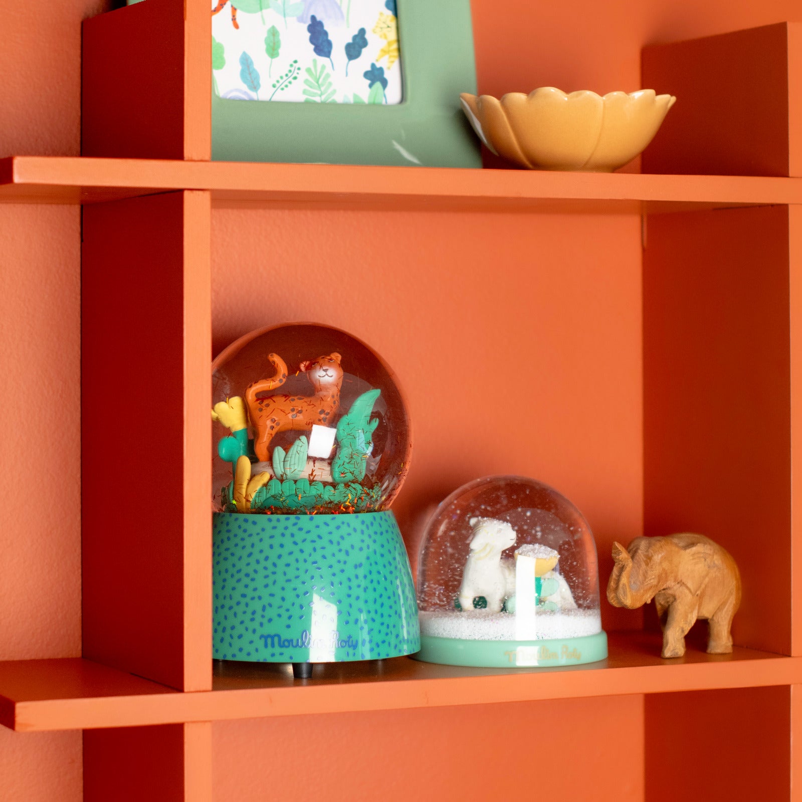 Musical snow globe tigre, The Mawa forest