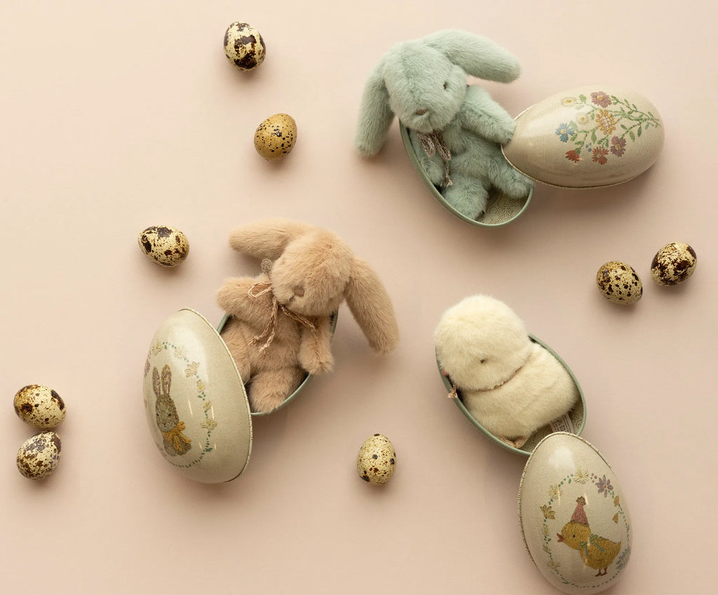 Coniglietto Dusty brown mini peluche con uovo di Pasqua in metallo