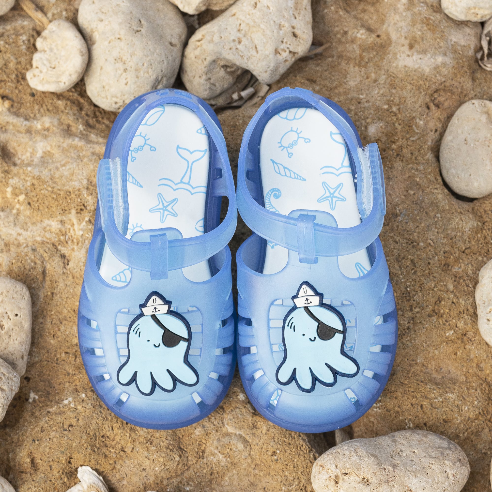 Lightweight and flexible sandals in soft rubber, Tobby Pirata