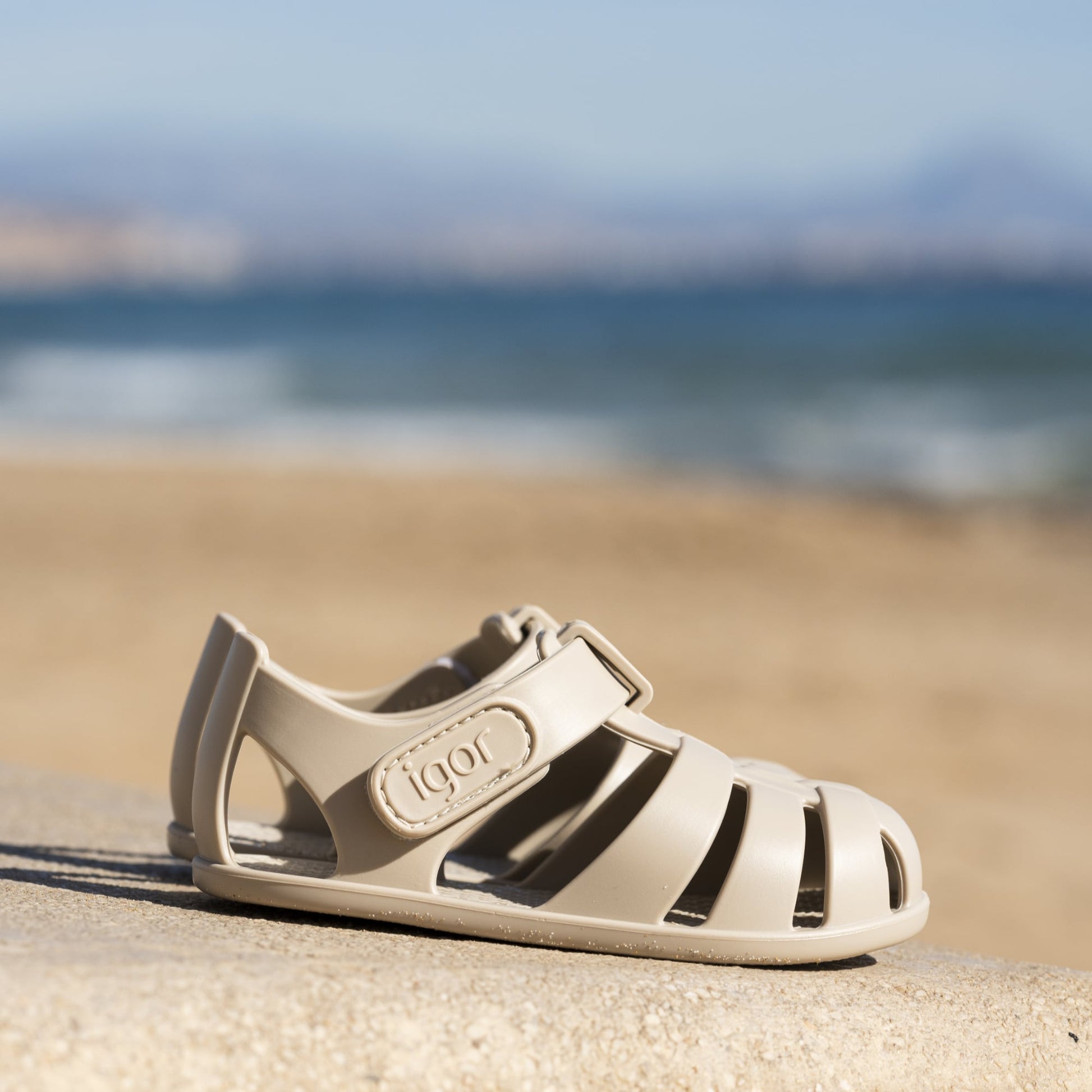 Sandali da spiaggia concetto barefoot, Arena