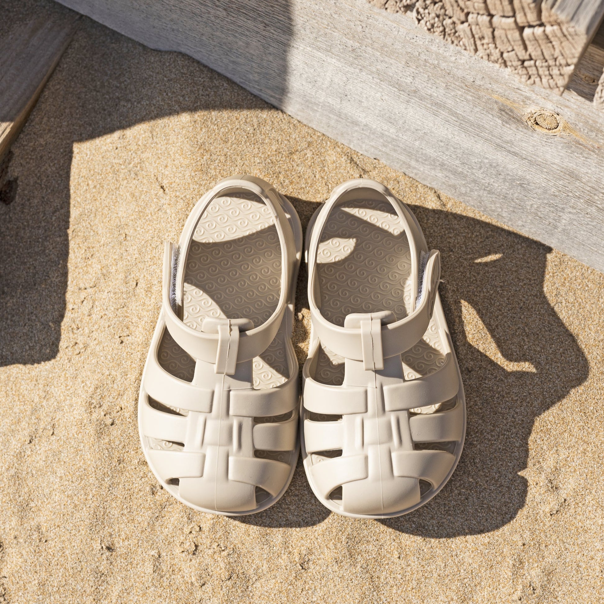 Sandali da spiaggia concetto barefoot, Arena