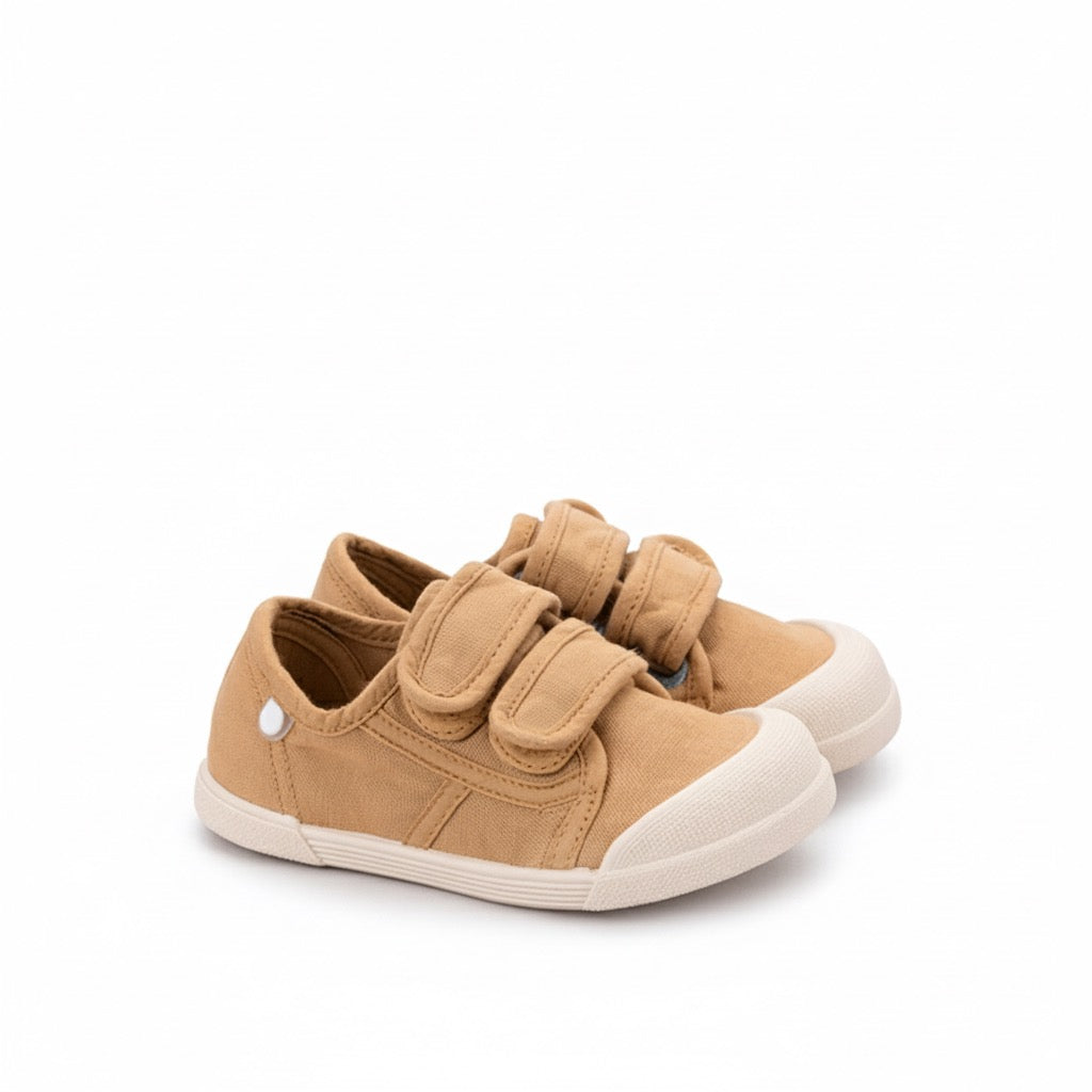 Scarpe in tela concetto barefoot, Cereale